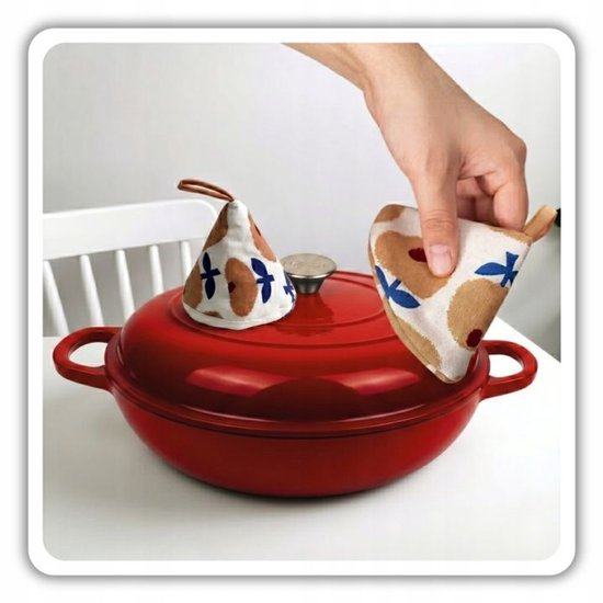 Hage - Braadpan - Geëmailleerde Gietijzeren Braadpan - Cast Iron Casserole - Geschikt voor Inductie, Gas & Oven - Inclusief Pannenonderzetter & Handgreepbeschermers - 3 Liters - Ø30 x 10,5 cm - Rood