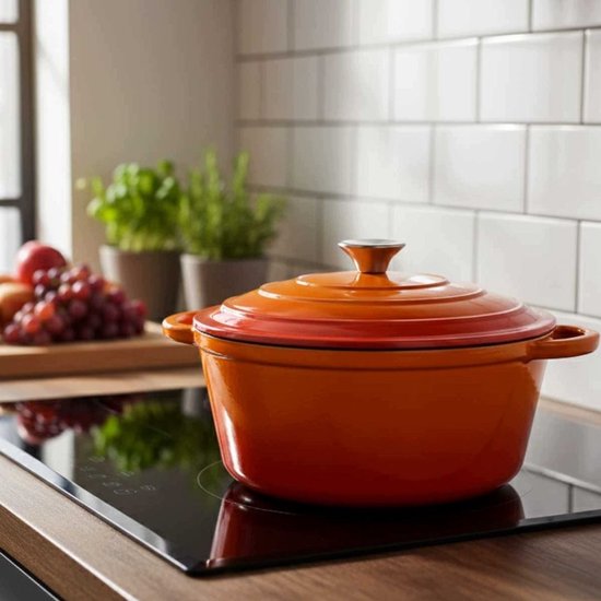 Hage - Casserole - Cast Iron Pot with Lid - Enamelled - Induction & Oven Safe - Includes Mini Oven Mitts & Trivet - For Roasting, Stewing, Soup & Bread - 5 Litres - Ø26 cm - Orange