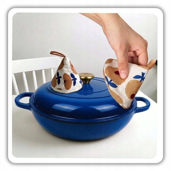 Hage - Casserole - Enameled Cast Iron Casserole - Cast Iron Casserole - Suitable for Induction, Gas & Oven - Includes Trivet & Handle Protectors - 3 Liters - Ø30 x 10.5 cm - Blue