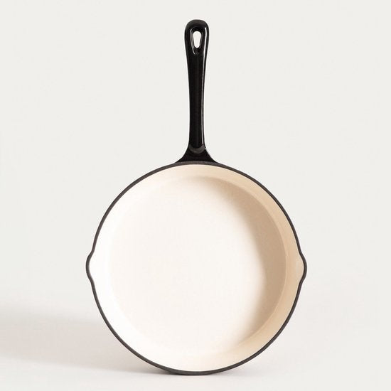 Homla gietijzeren koekenpan (frying pan) – 26 cm, zwart, ovenbestendig