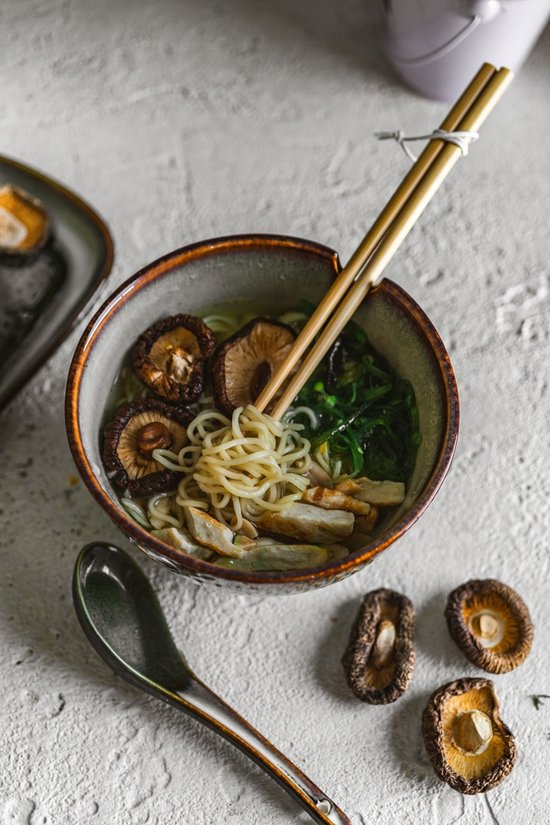 MPLCo - Cuillère à ramen - Cuillère à ramen en céramique - Cuillère à soupe asiatique - Cuillère à nouilles japonaise - Pour ramen, soupe, bouillon et nouilles - Compatible lave-vaisselle, four et micro-ondes - 16 x 4,5 cm - Vert