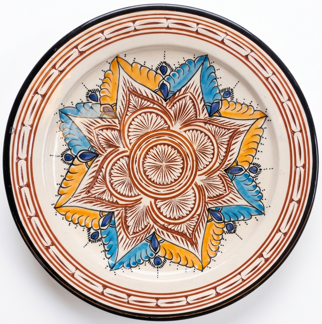 Marokkaanse schaal van gegraveerd aardewerk, 35 cm – Bloem