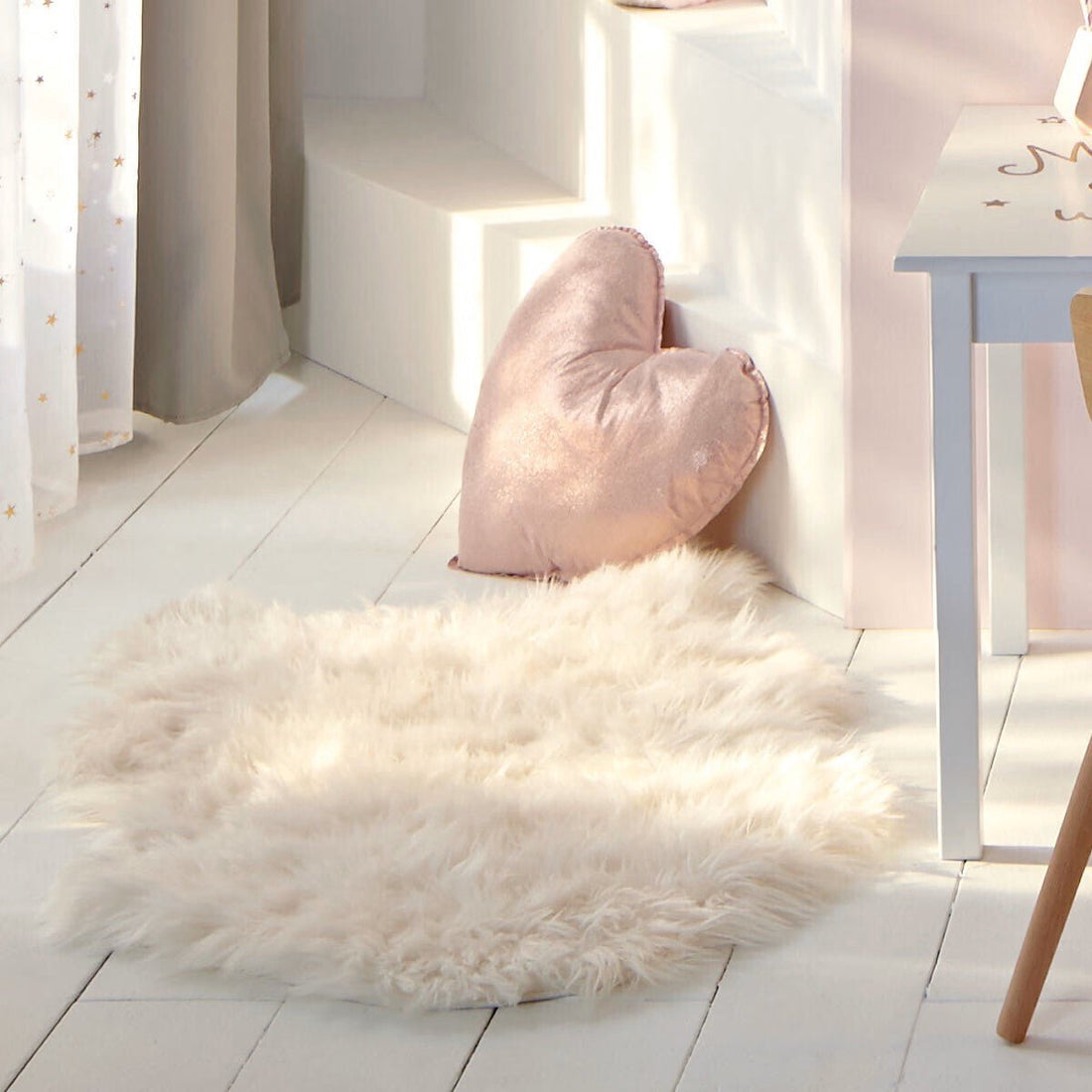 Atmosphera Kids faux fur vloerkleed in vachtvorm – wit, 60 x 90 cm – foto 2