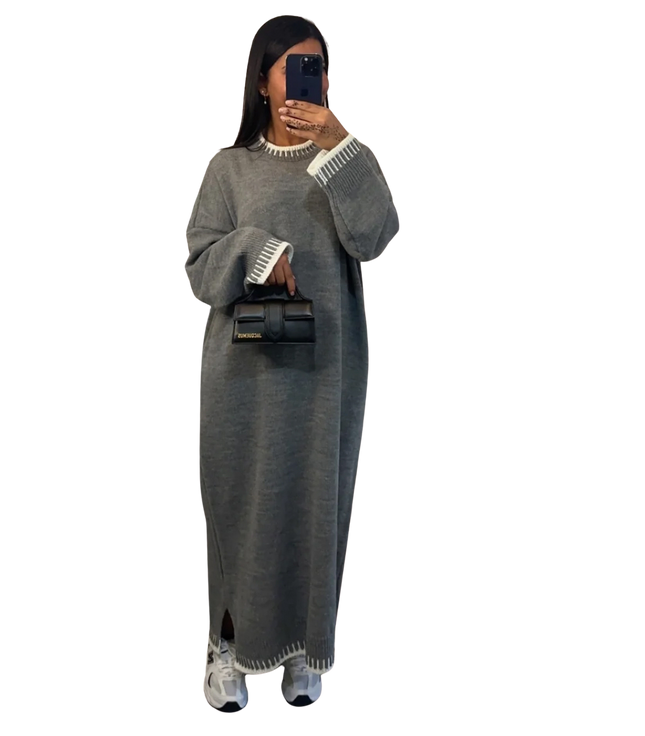 Lilly Dress – truijurk met kettingaccenten aan hals, mouwen en zoom – foto 2