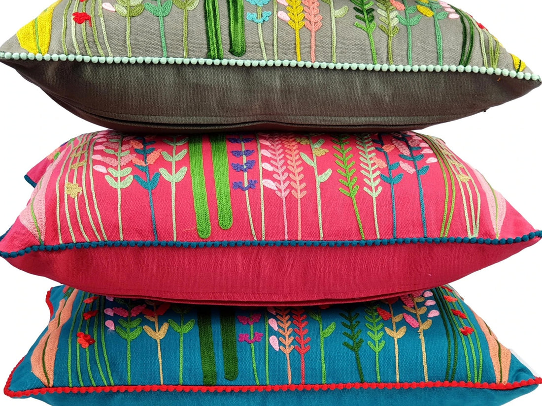 Housse de coussin brodée fleurs sauvages 35 x 50 cm