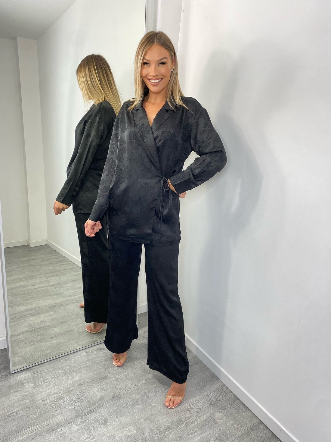 Dalia twinset dames – tweedelige set in zwart, marineblauw of groenbruin – foto 2