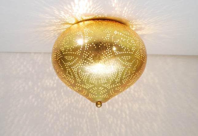 Oosterse plafondlamp filigrain onion – goudkleurig metaal, Ø 26 cm