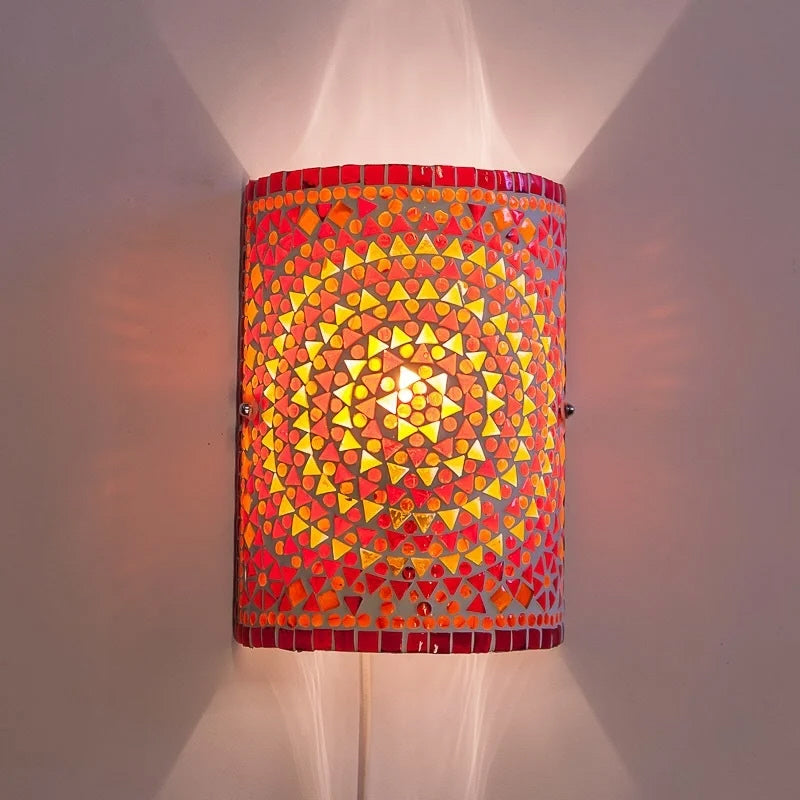Oosterse wandlamp mozaïek – halve cilinder van rood en oranje glas, 26 cm