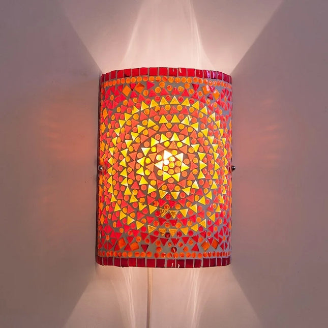 Oosterse wandlamp mozaïek – halve cilinder van rood en oranje glas, 26 cm