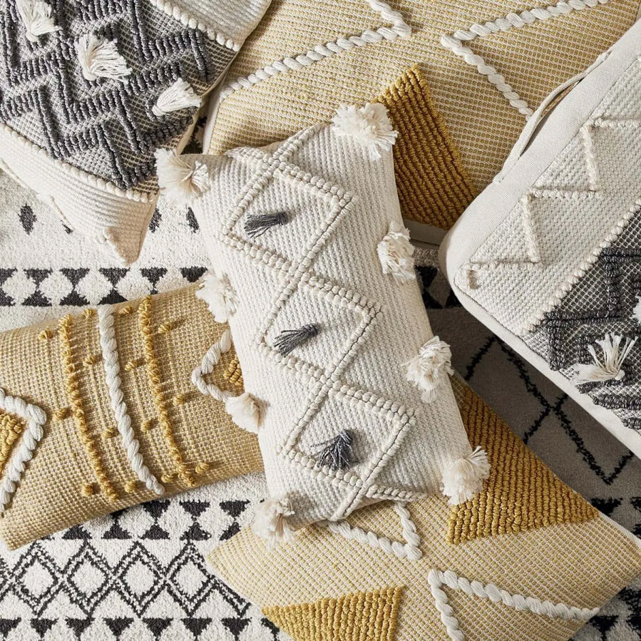Sierkussen ivoor en grijs – macramé-stijl, gerecycled plastic, 50 x 30 cm – foto 4