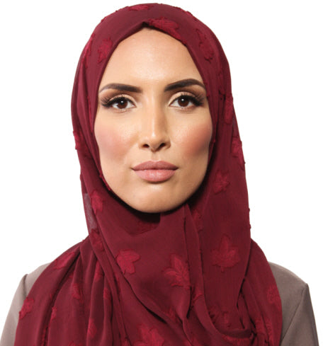 Leaves sjaal – lichte hijab met geborduurde blaadjes, 175 x 65 cm