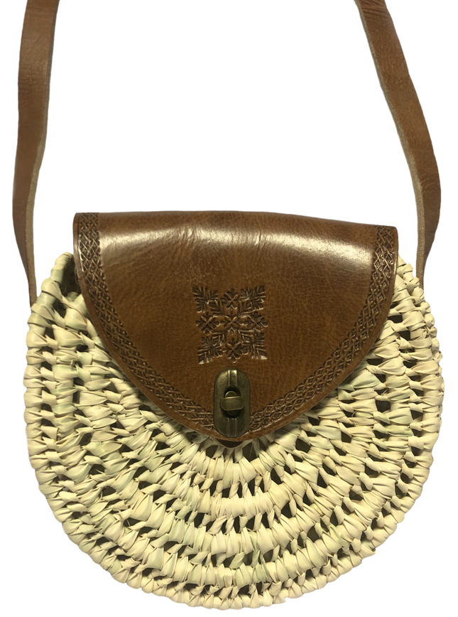 Raffia crossbody tas – handgeweven Marokkaanse schoudertas met leren voorkant